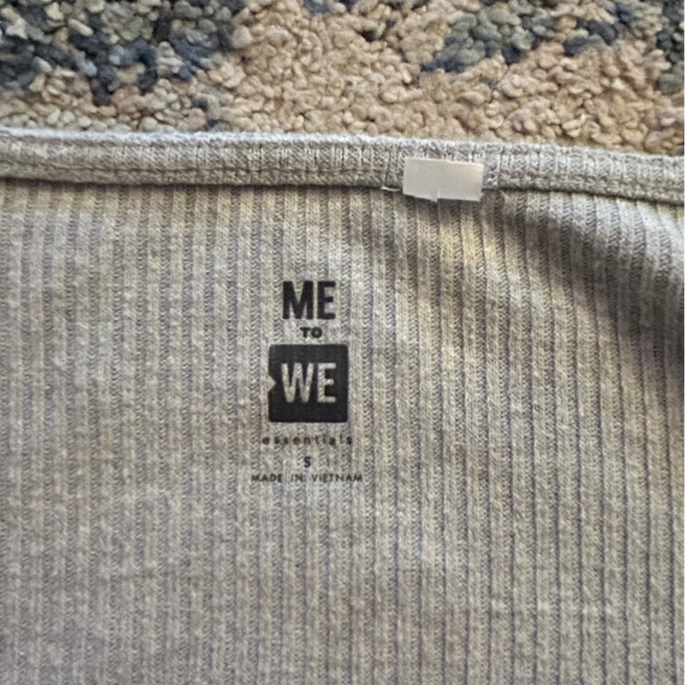 long sleeve gray crop top (zip up)